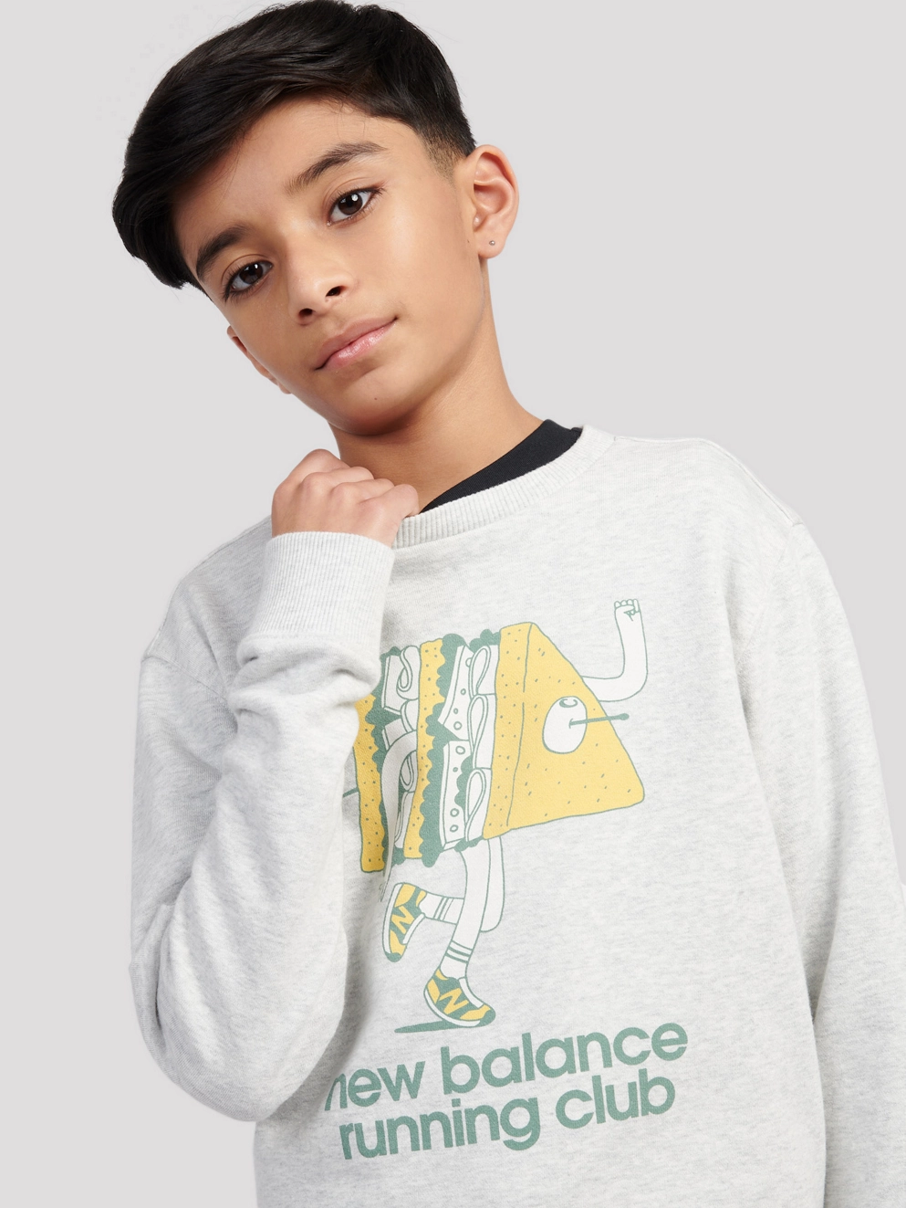 New Balance Running Club Cartoon Graphic Ft Crew Kids Sw ash heather