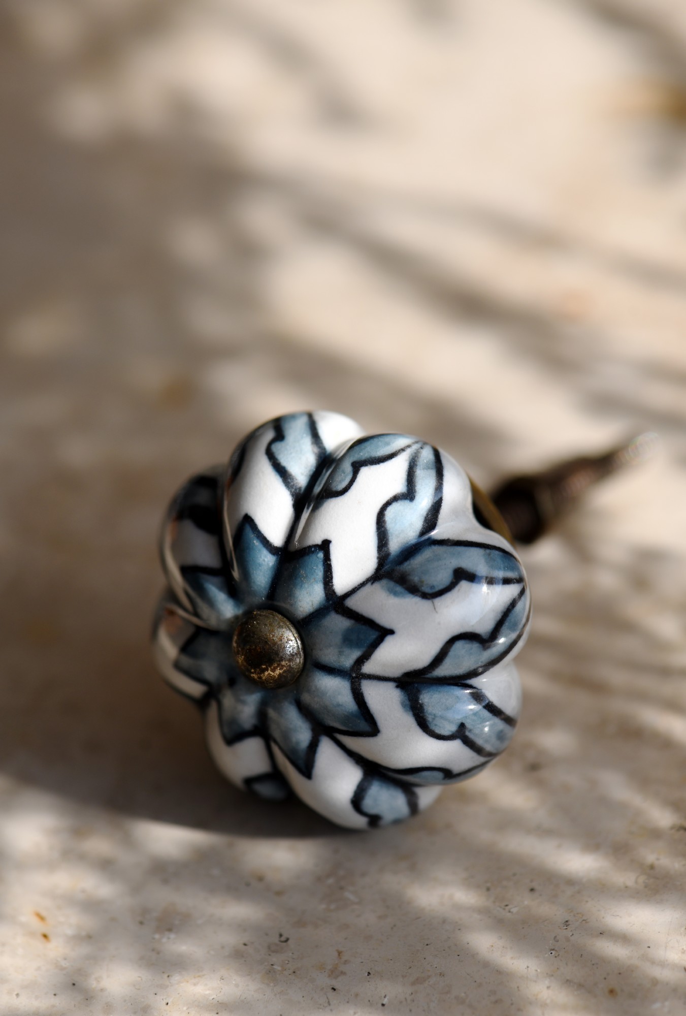 Knauf 'Blume', grau, weiß, Ø 4 cm, H 2,5 cm günstig bestellen