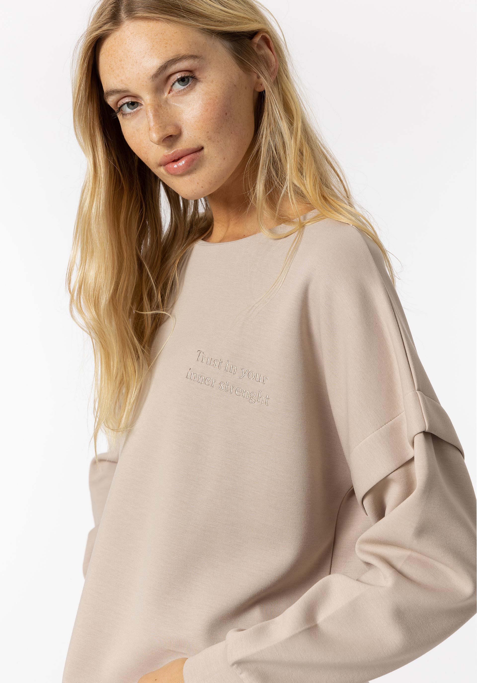 Sweatshirt com Mensagem Bordada