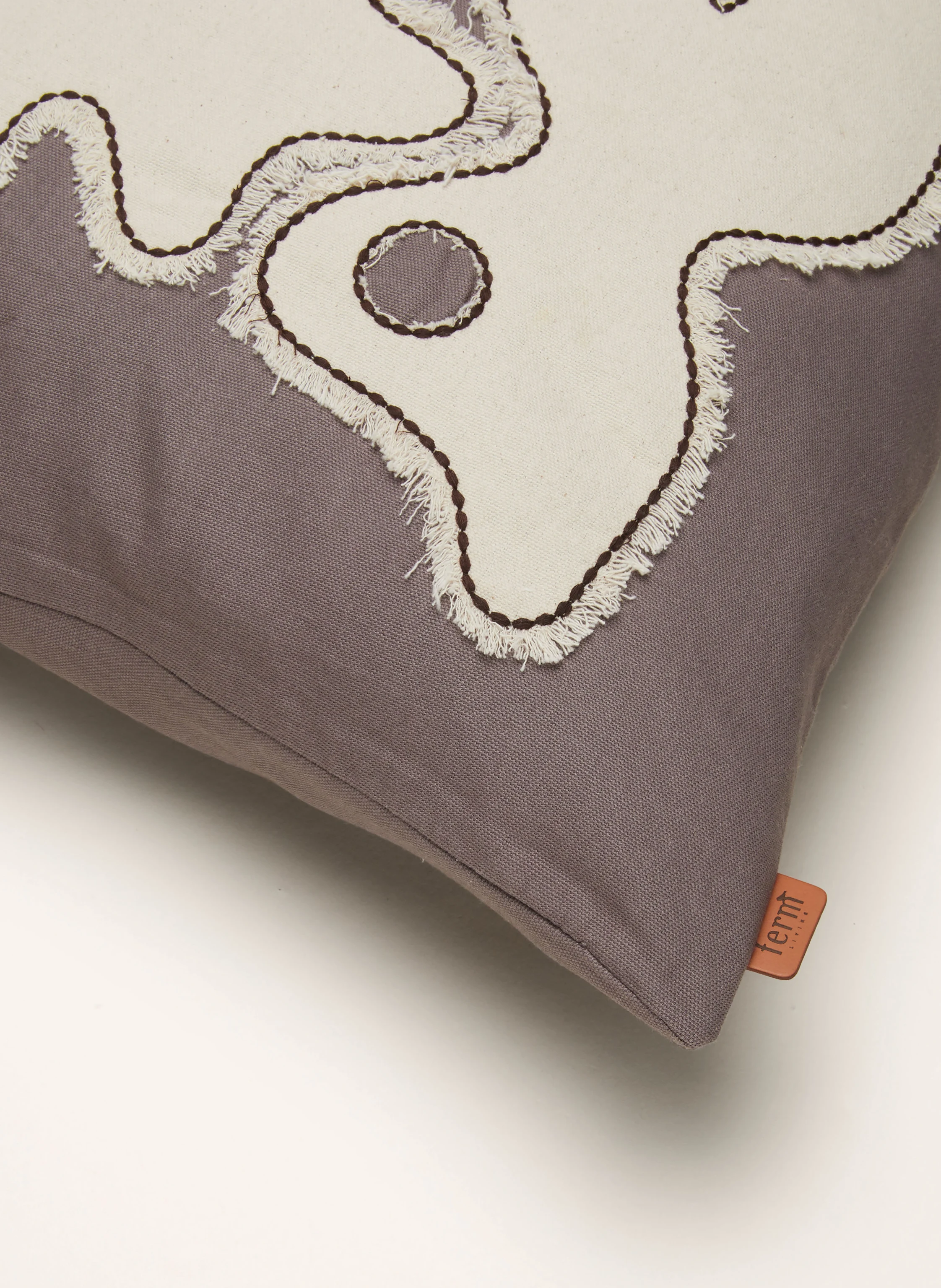 Ferm LIVING Dekokissen FIGURE mit Daunenfüllung