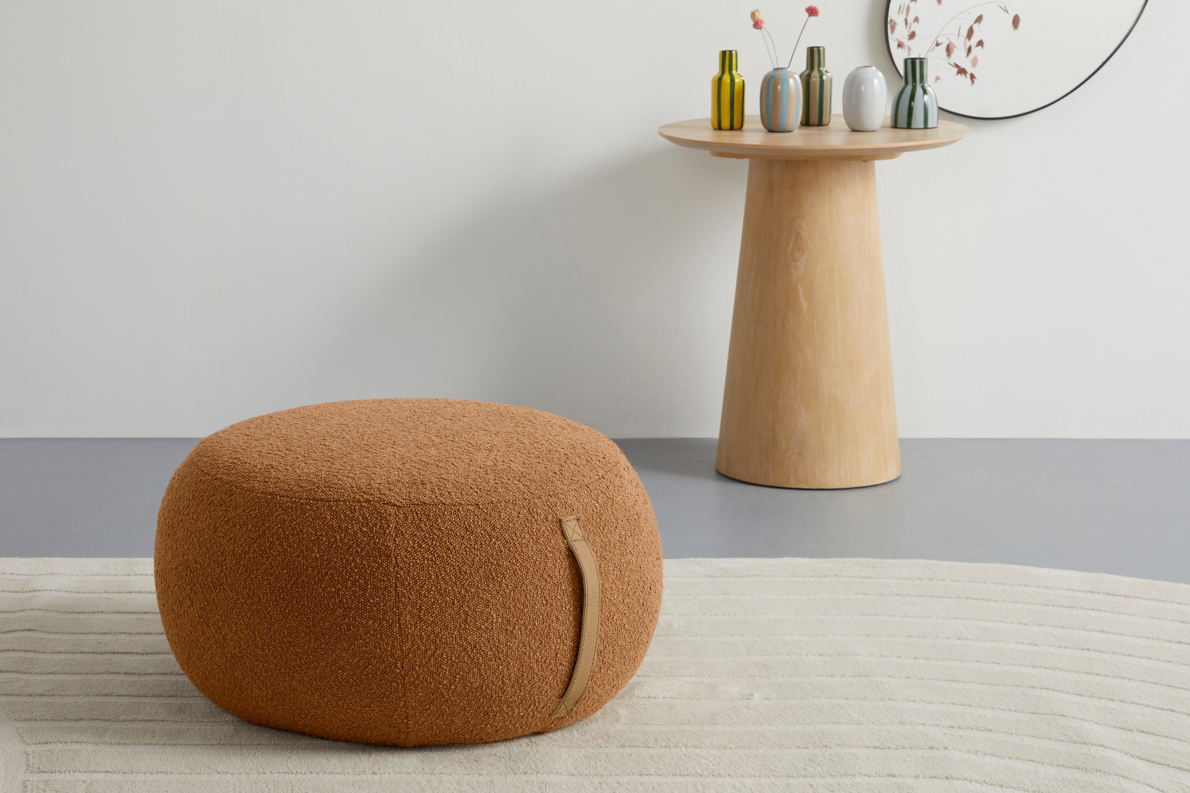 s.Oliver Hocker »Finnian, moderner Designhocker mit Lederriemen, softes Design« hochwertig, zum Wohlfühlen in Luxus-Microfaser/Struktur oder in Bouclé
