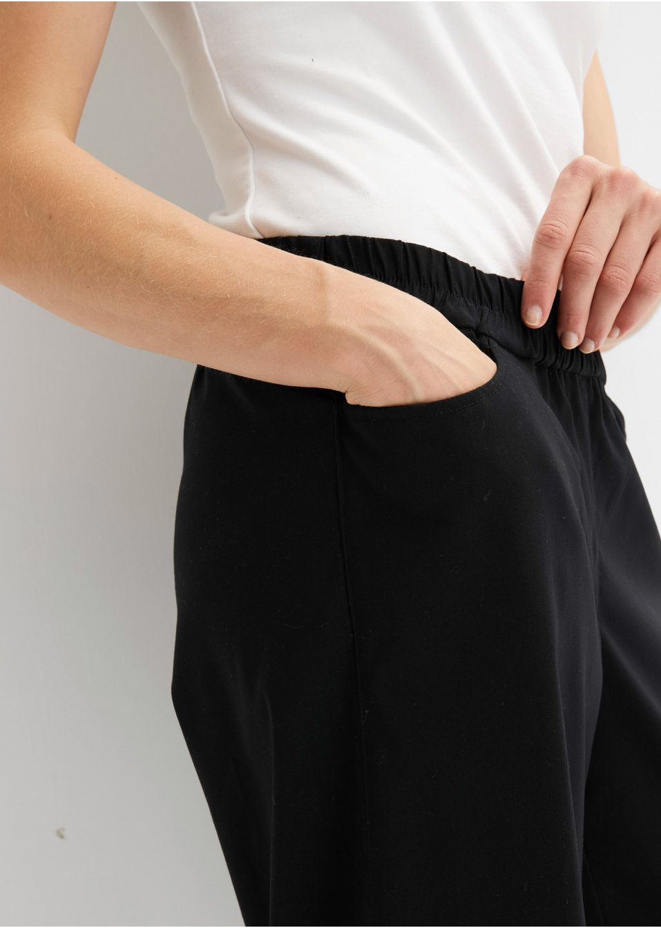 Pantalon taille extensible en bengaline avec jambes larges et fente, taille confortable