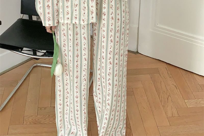 Tanee - Pyjamaset: Top met lange mouwen, ronde hals, bloemenprint, gestreepte top met knopen + broek met rechte pijpen