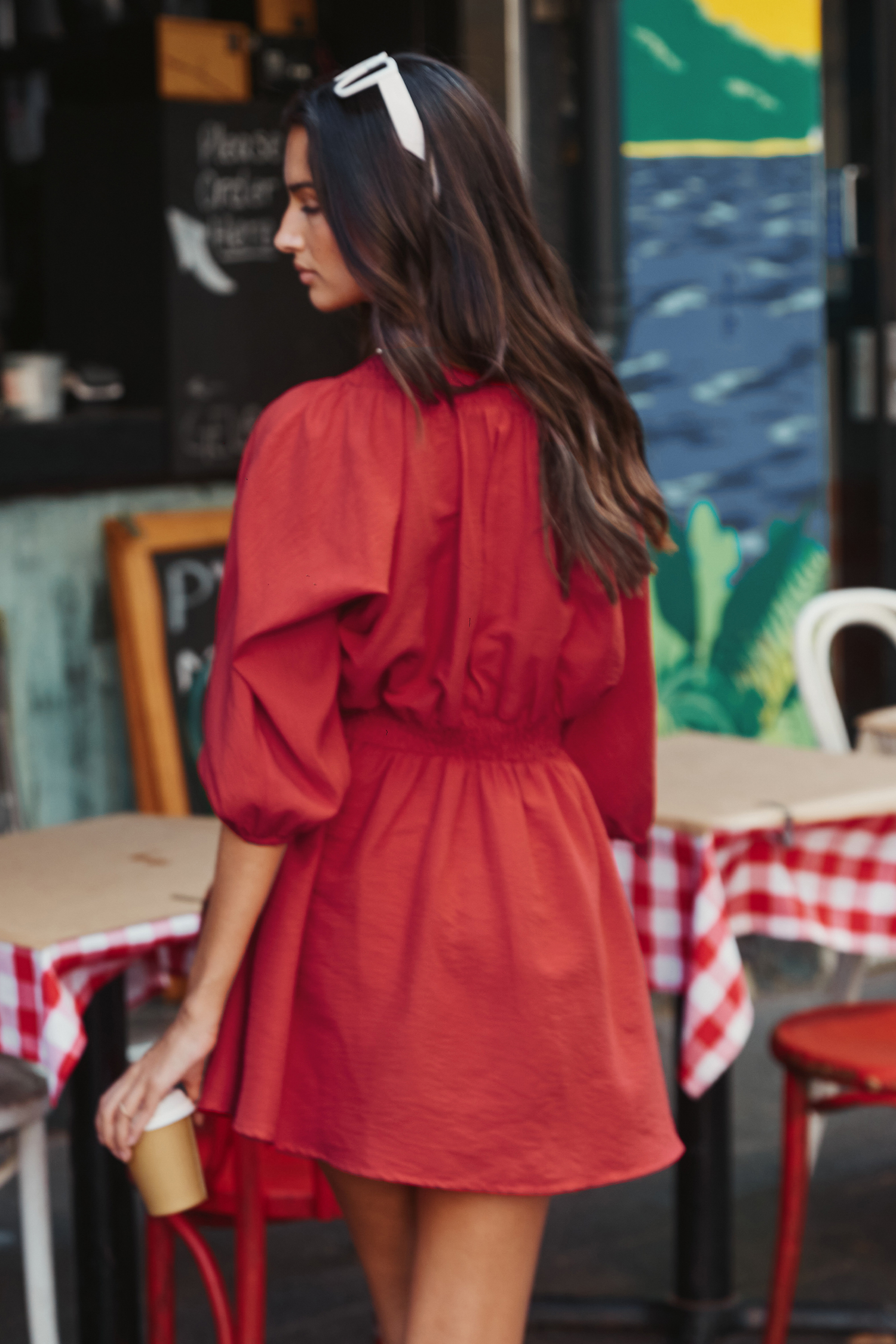 Robe mini à manches bouffantes et col V à smocks