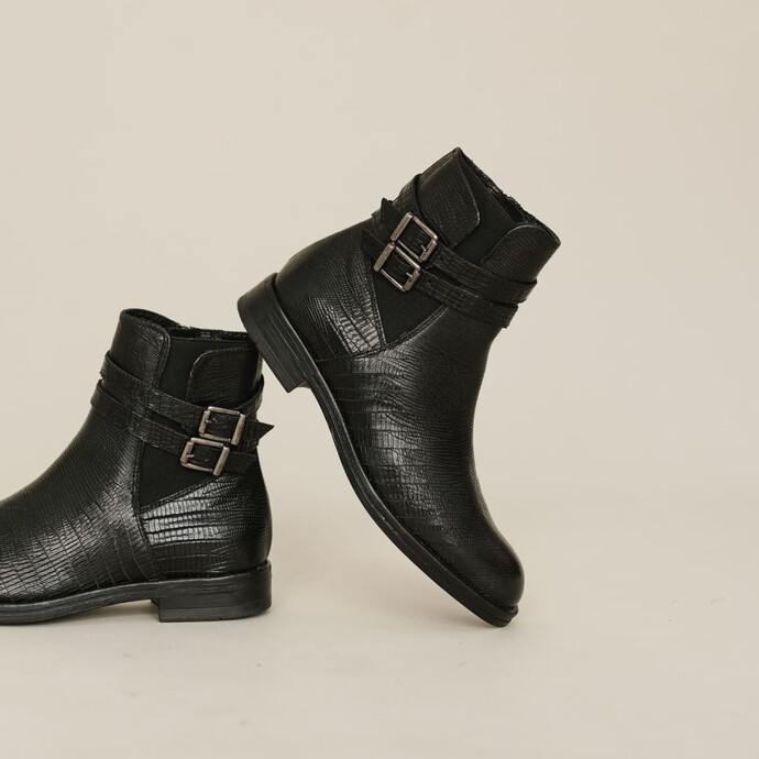 Bottines à boucles fines  en reptile noir