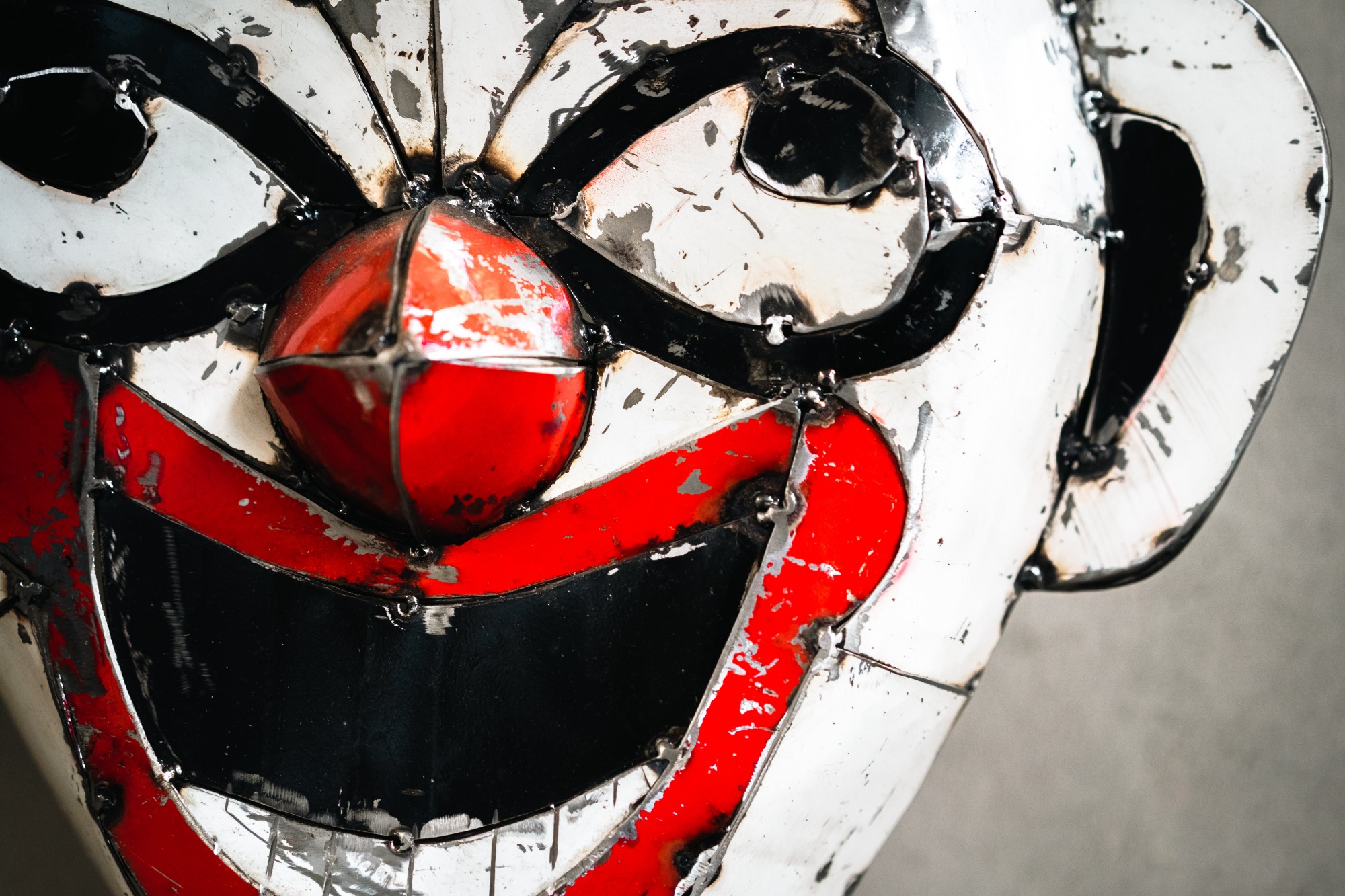 Maske 'Clown' aus Ölfässern, multicolor, H 54 cm, B 42 cm von fischer's lagerhaus