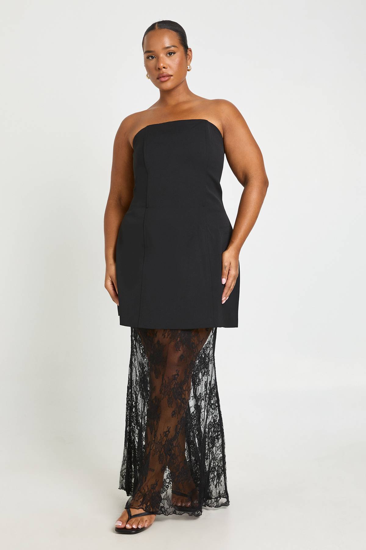 boohoo Robe Maxi Grande Taille Structurée En Dentelle