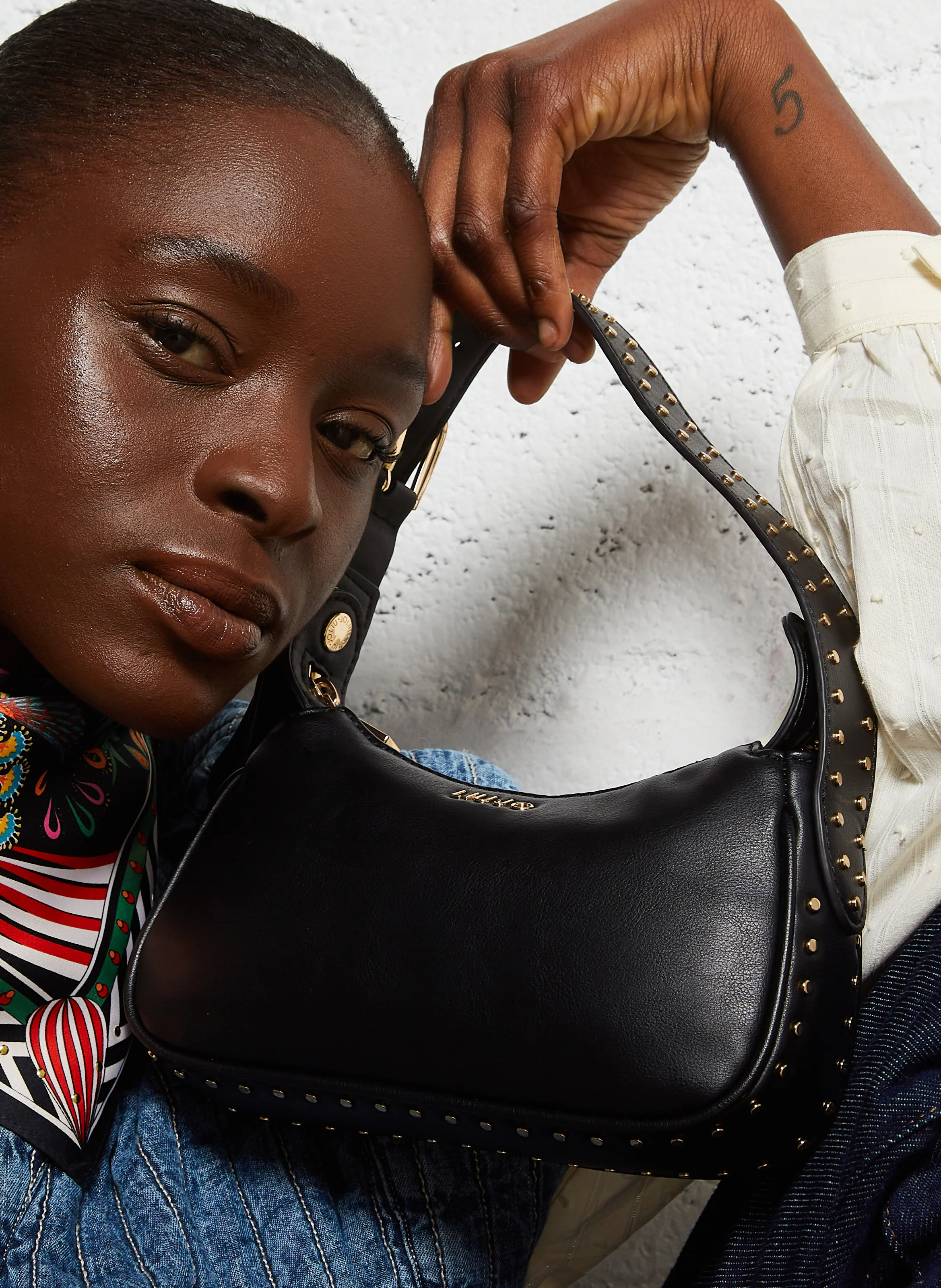 Sac porté main avec clous | Noir