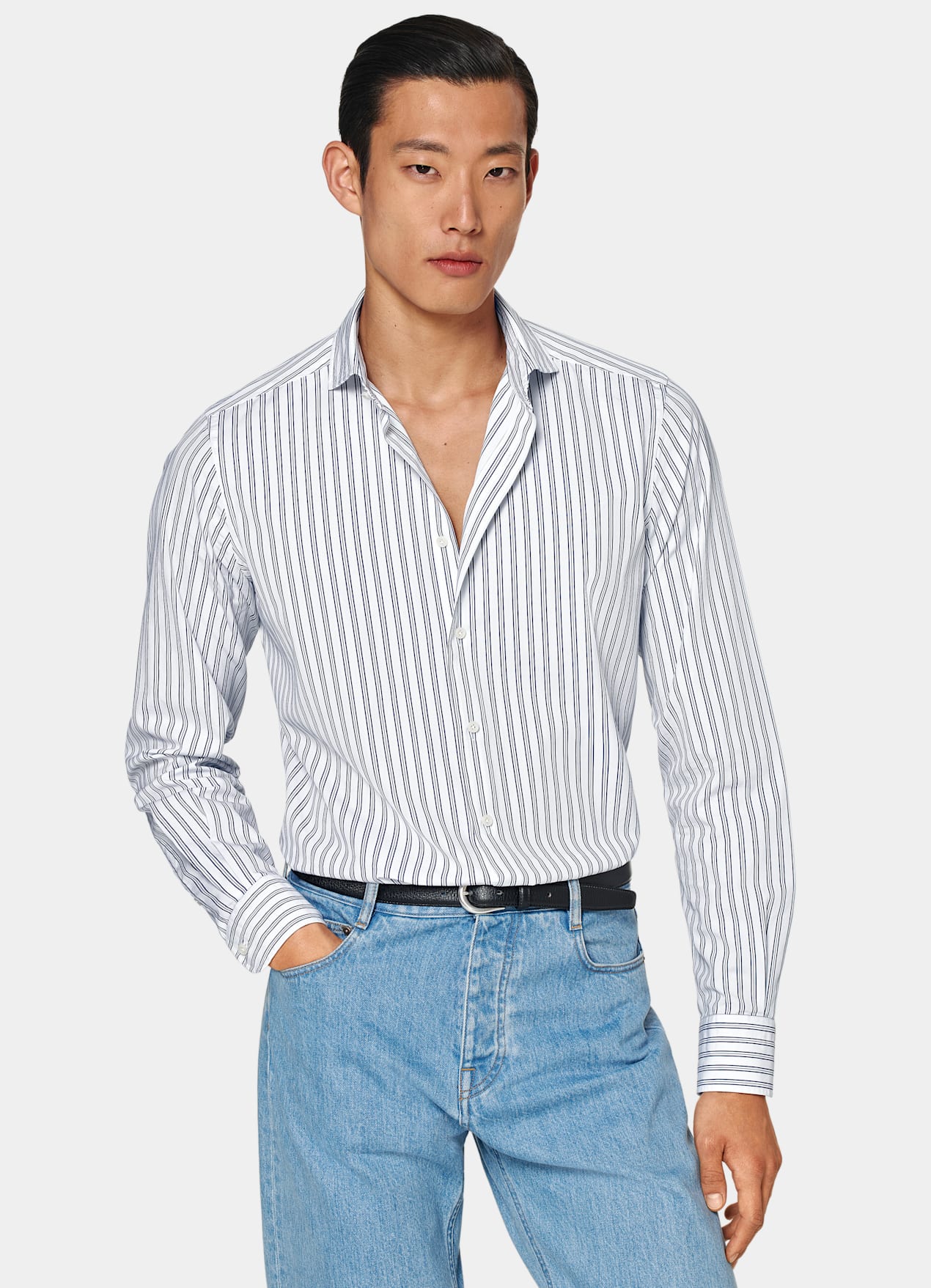 Chemise coupe ajustée bleu marine à rayures