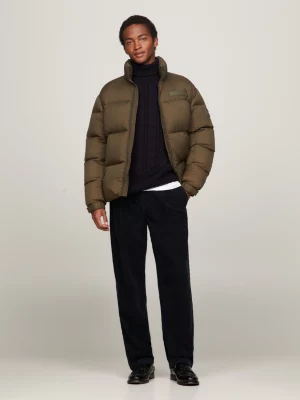 Jaqueta puffer tingida em peça de Nova York