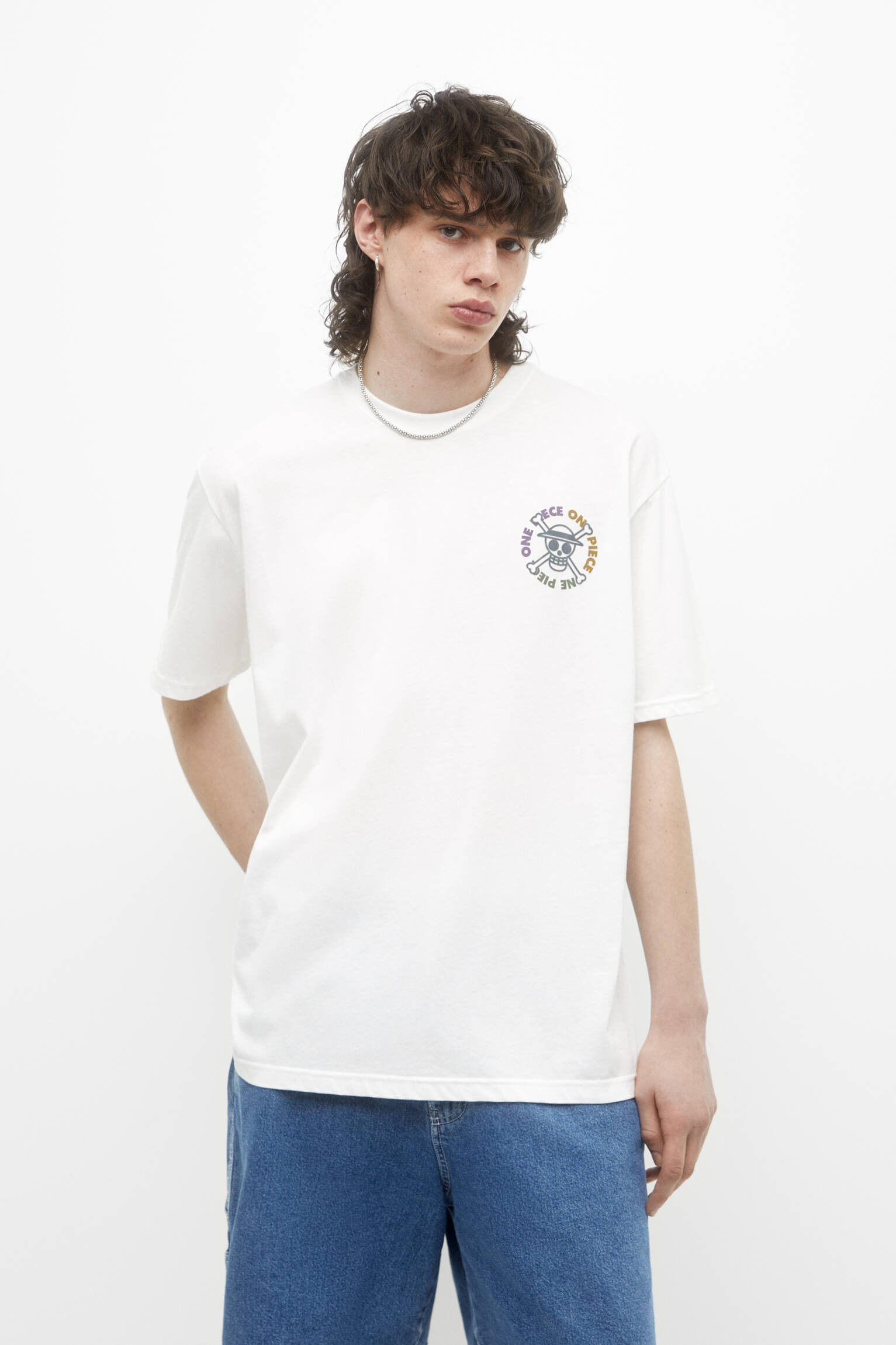 CAMISETA COM OS PERSONAGENS DE ONE PIECE - OFF WHITE