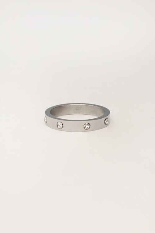 Ring met transparante stenen