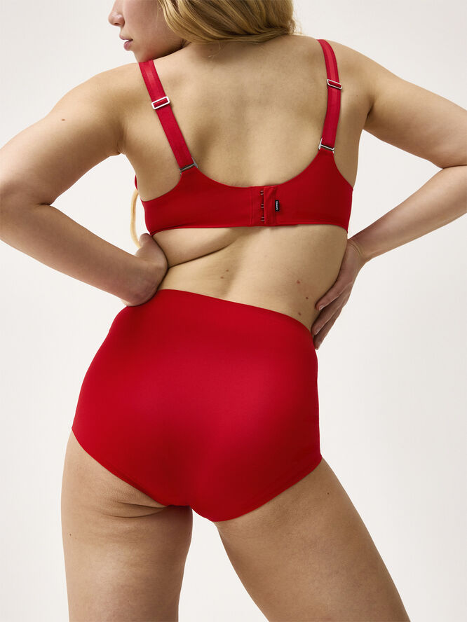 Closely Bra the T Shirt Red