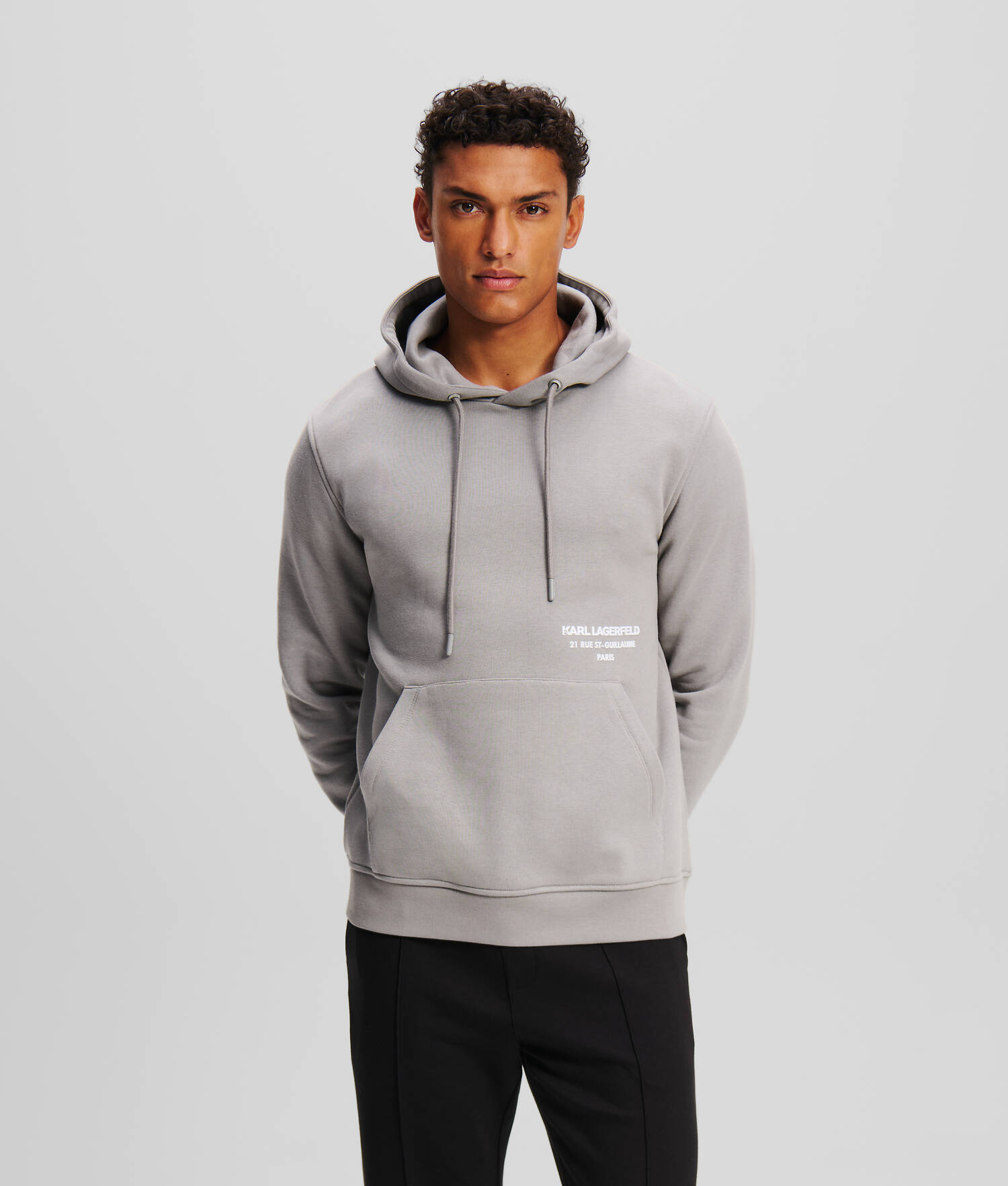 SWEAT À CAPUCHE