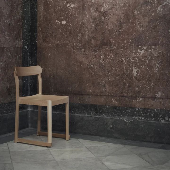 Artek - Atelier Chair, Buche schwarz lackiert (Filzgleiter)