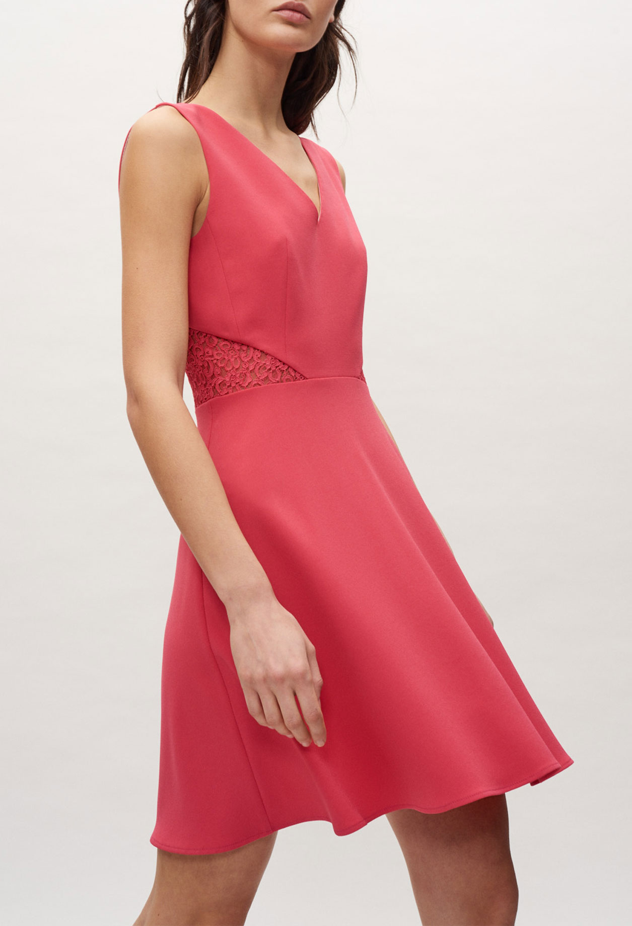 Robe courte sans manches
