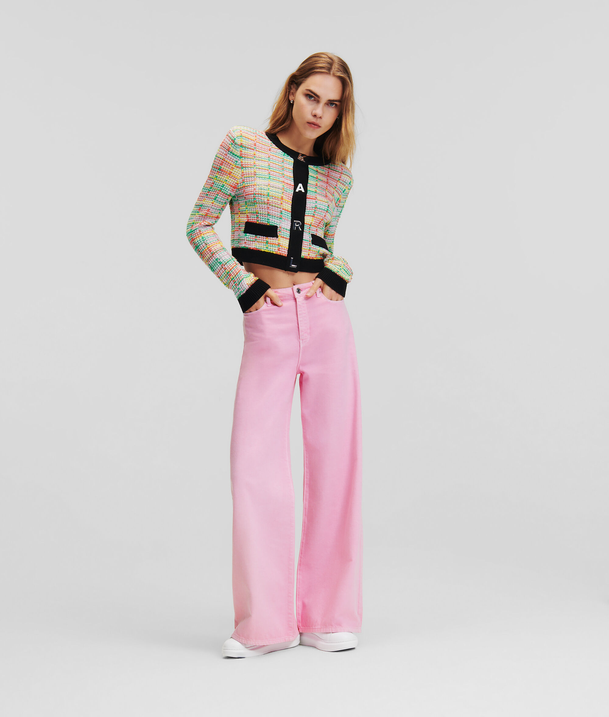 JEAN LARGE À TAILLE HAUTE