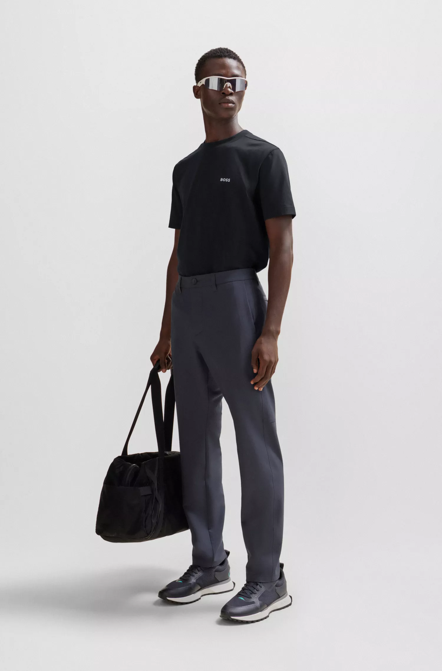 Camiseta BOSS verde de algodão stretch com modelagem regular e logotipo contrastante.