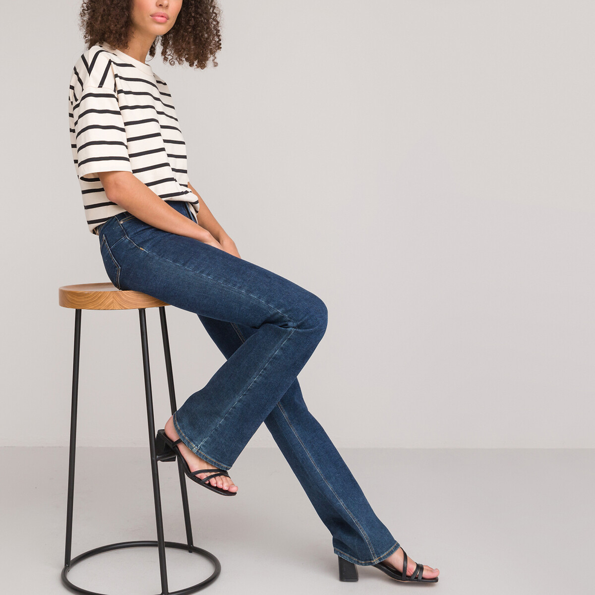 COLEÇÕES LA REDOUTE<br>Jeans bootcut push-up