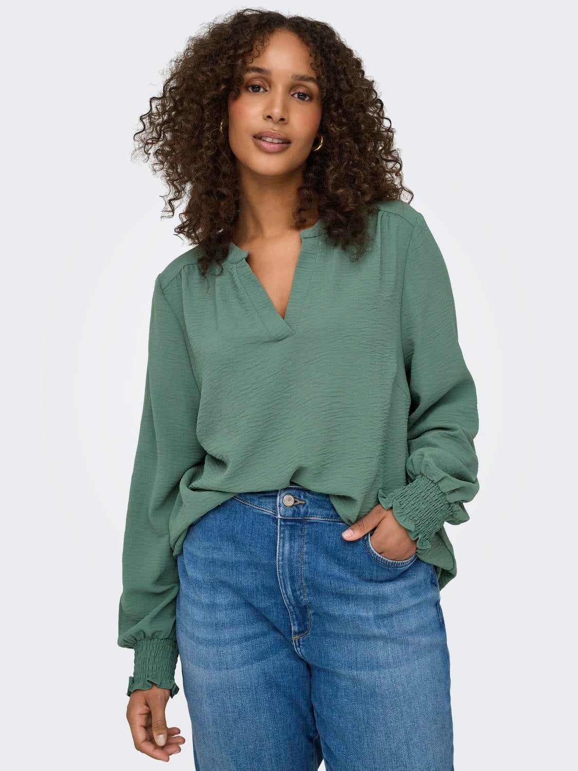 CARMETTA Top Laurel Wreath