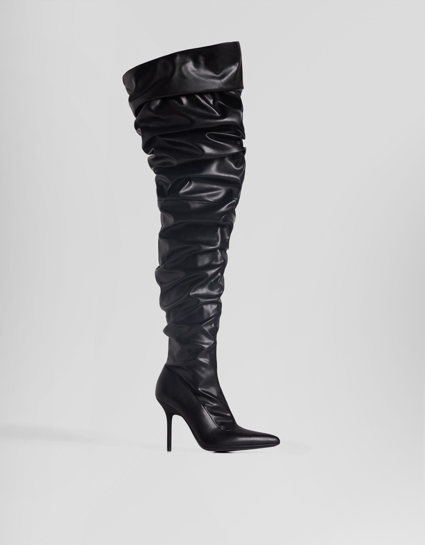 Botas de cano alto folgadas da Generation Bershka com salto agulha.