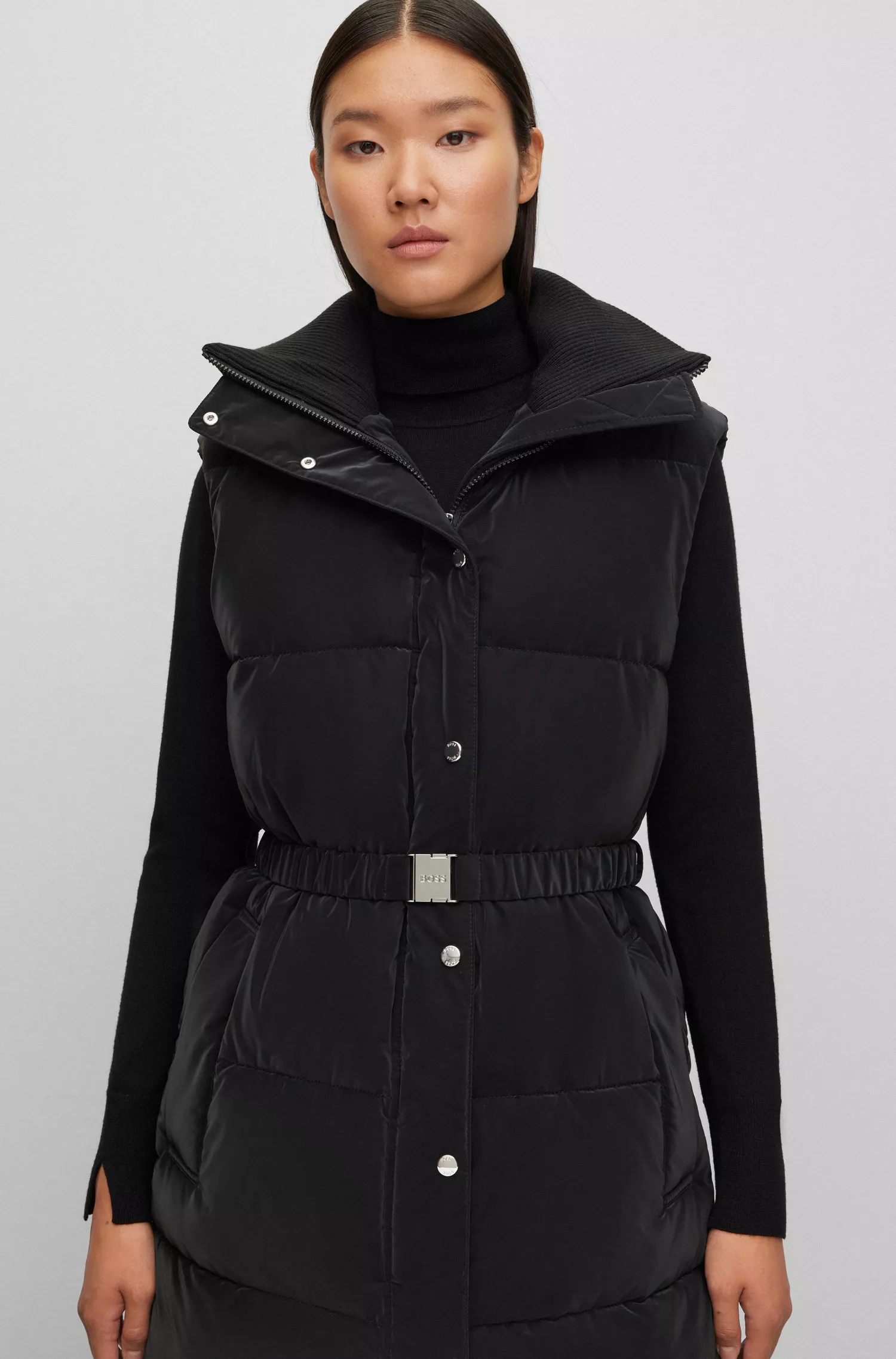 Colete puffer preto longo da BOSS com cinto de fivela