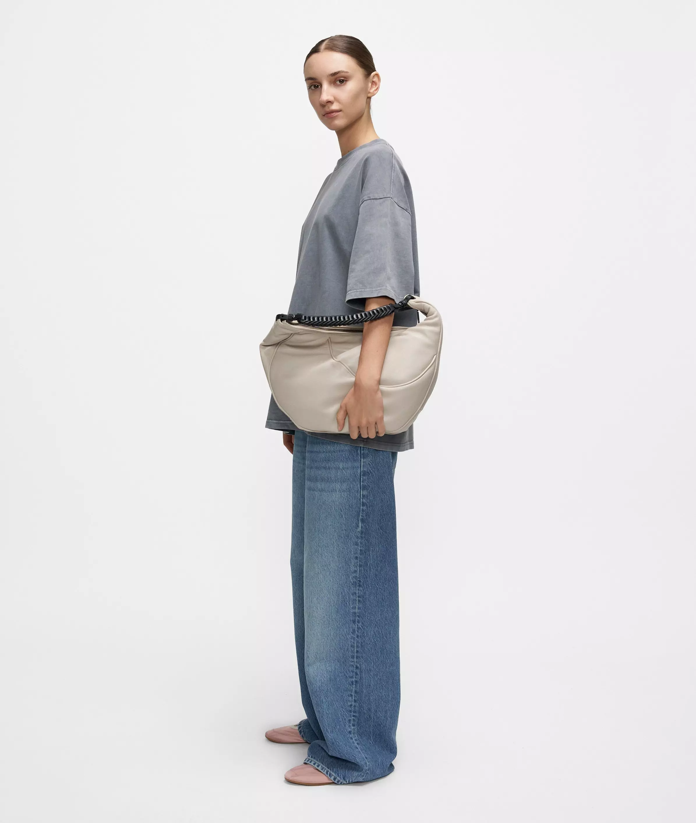 Luna Hobo M Spacious hobo bag made from waxed leather