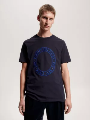 Camiseta com bordado de logotipo