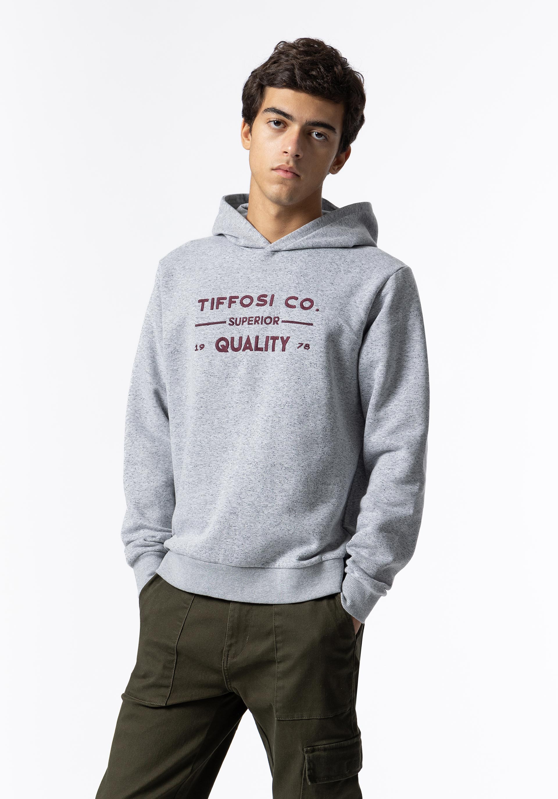 Hoodie com Bordado Frontal