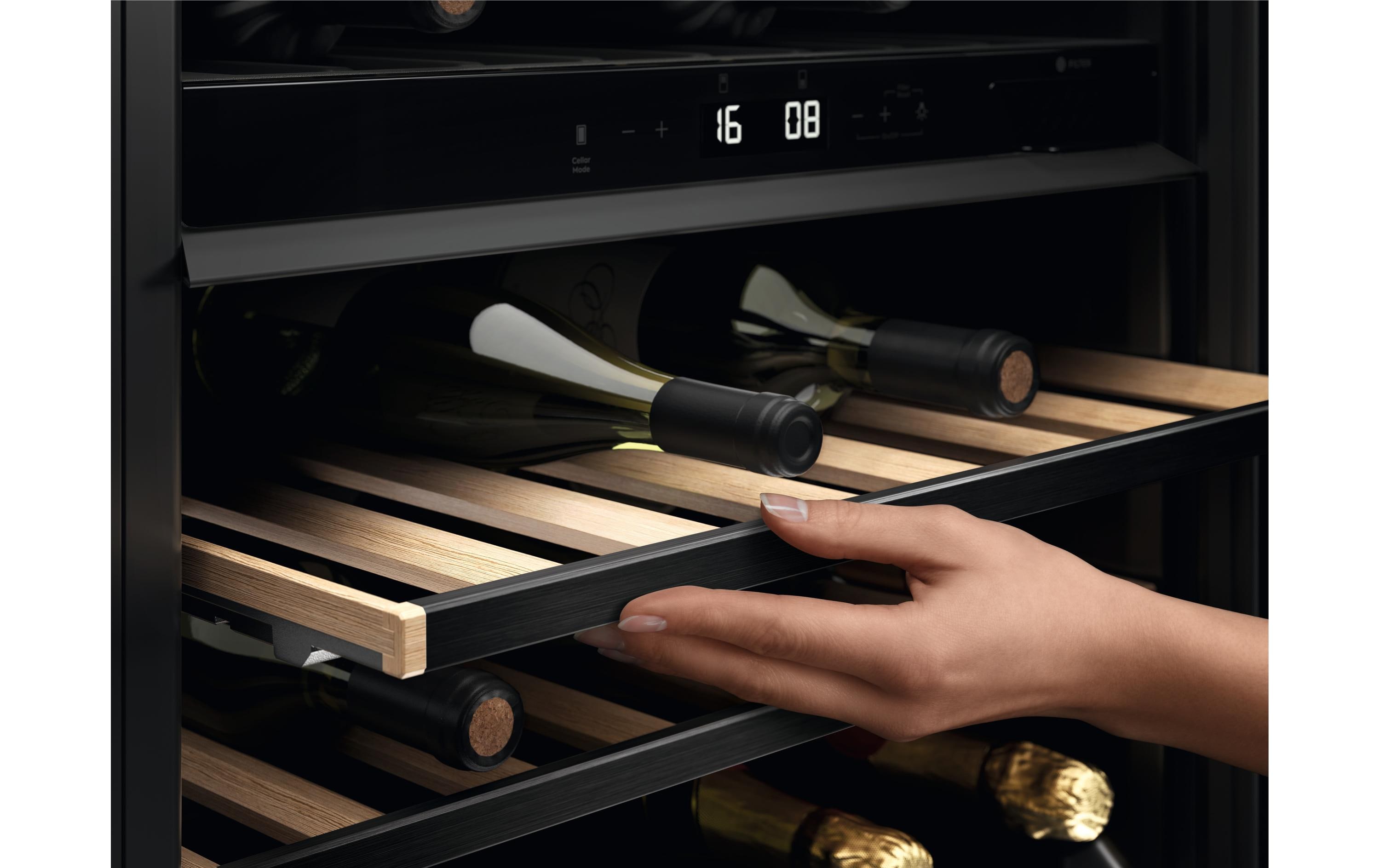 Weinkühlschrank WKU60DSP Rechts/Wechselbar<br>Luxus-Weinkühlschrank für bis zu 40 Flaschen, mit flexiblen Temperaturzonen und eleganter Holzregal-Ausführung