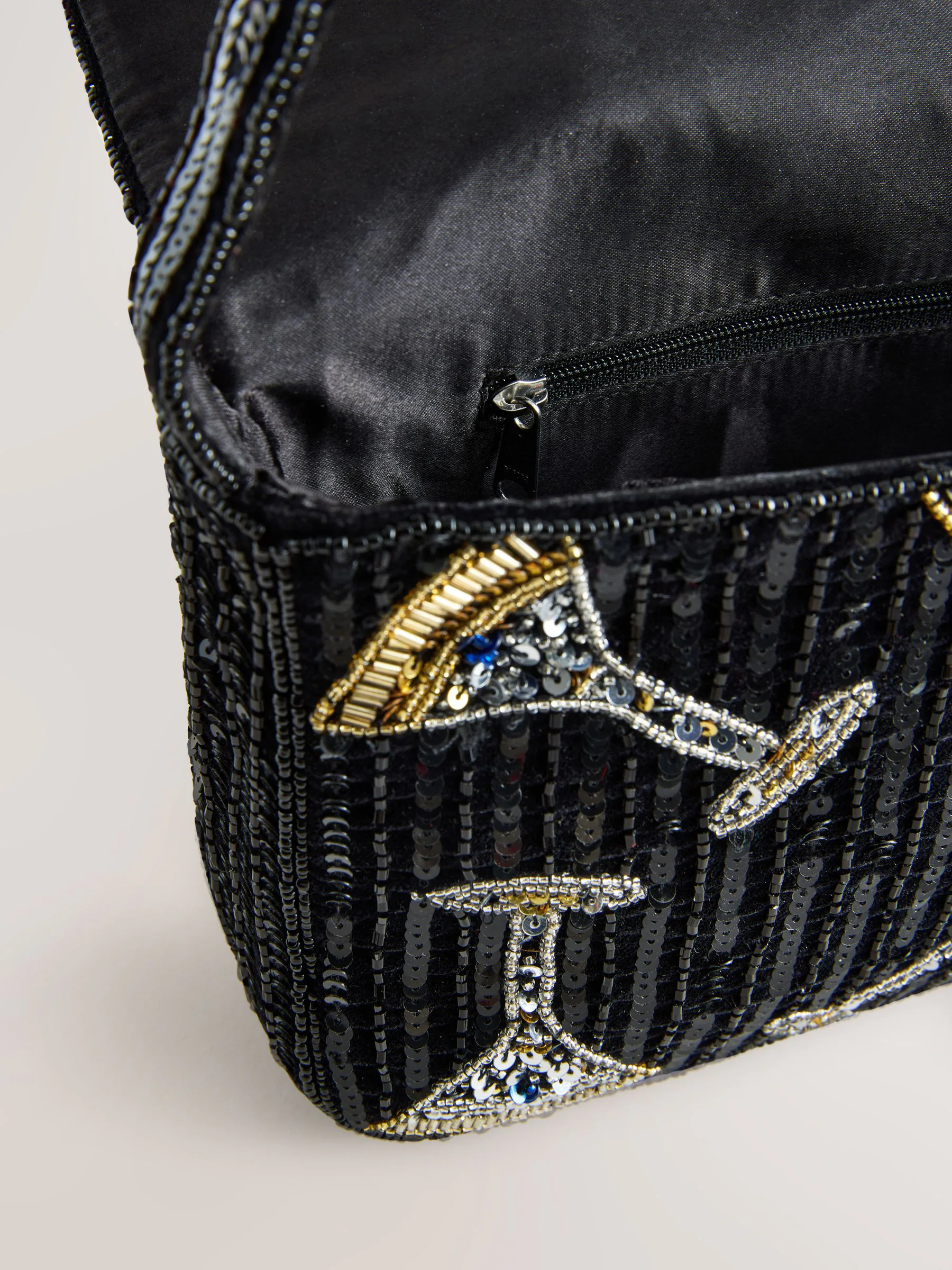 Zwart - Embellished Velvet Martini Shoulder Bag