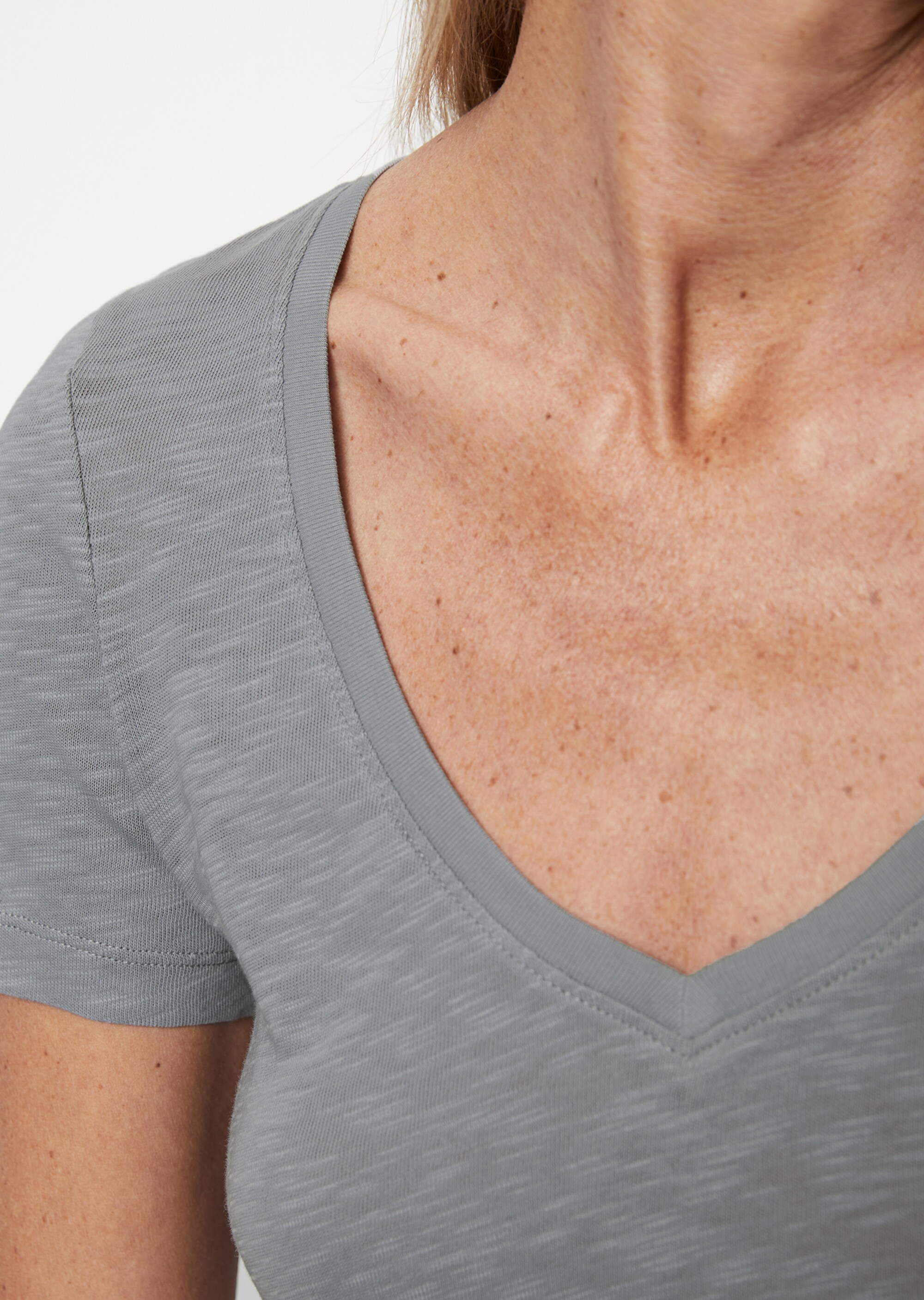V-Neck-T-Shirt regular aus Organic Cotton Slub Jersey