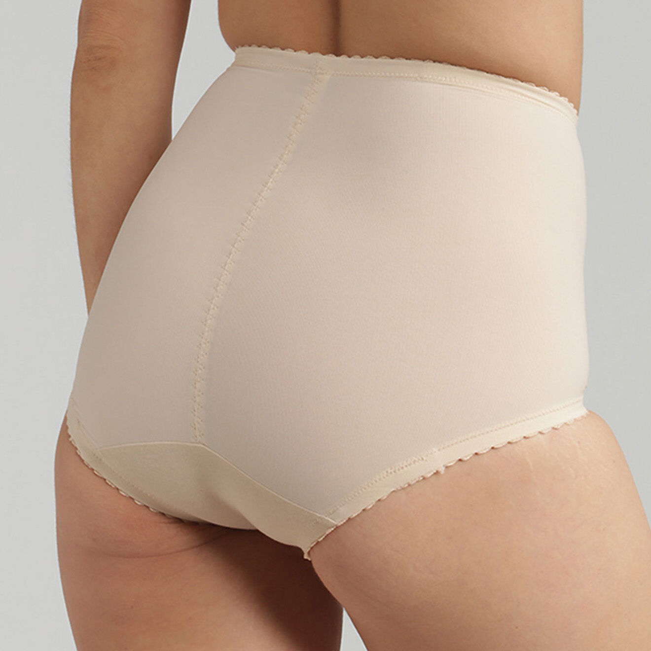 Playtex Culotte gainante serre-taille beige