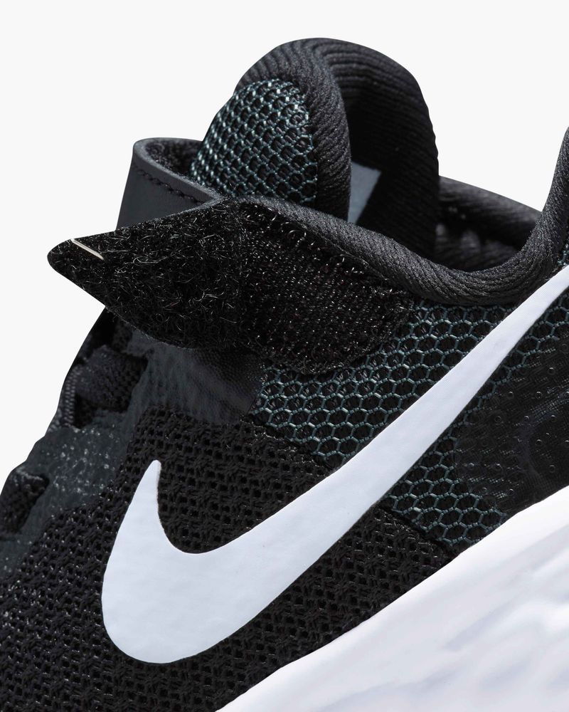 Chaussures Nike Revolution 6 Noir & Blanc pour enfant