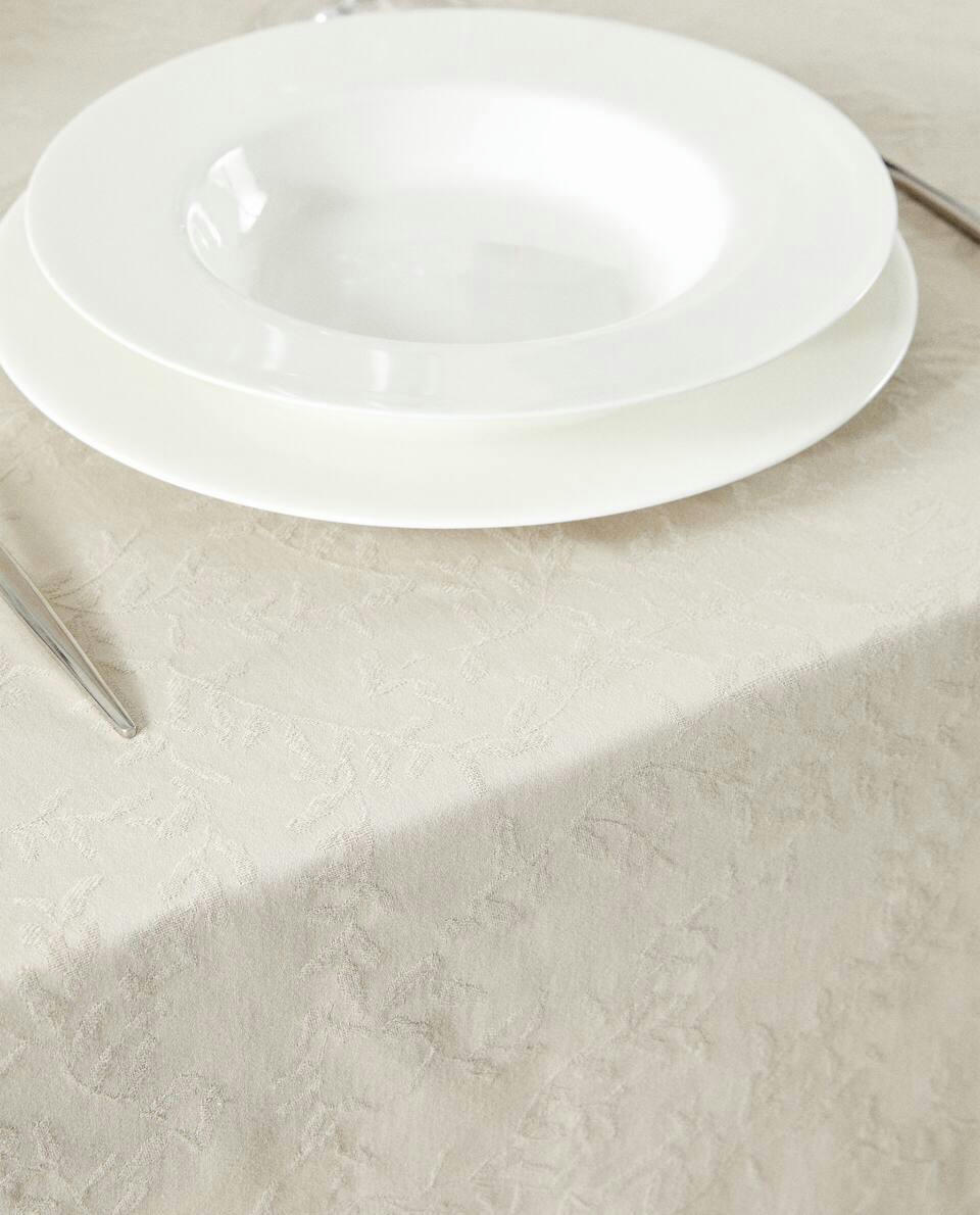 TOALHA DE MESA COM FOLHAS DE JACQUARD