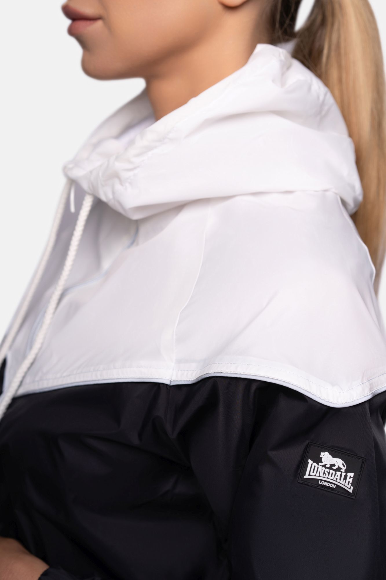 Lonsdale Frauen Windjacke mit Kapuze SKERRAY
