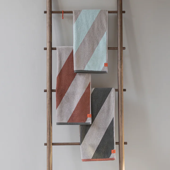 Mette Ditmer - Diagonal Badetuch 70 x 133 cm, gelb