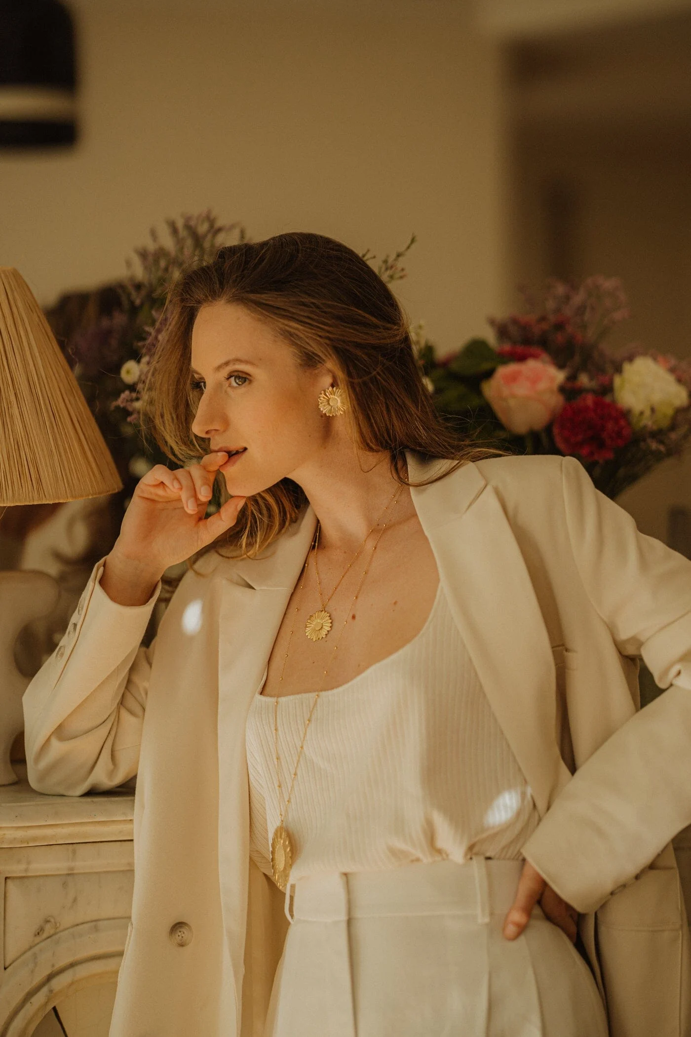 MAÏA - Maxi boucles d'oreilles puces fleurs doré à l'or fin | Doré