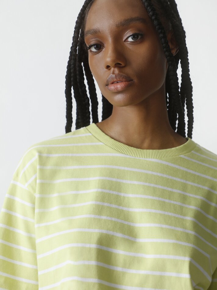 Camiseta cropped de manga curta - Amarelo claro