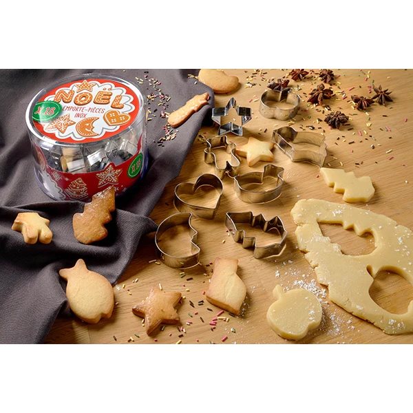 Boîte 18 découpoirs inox Noël Patisse