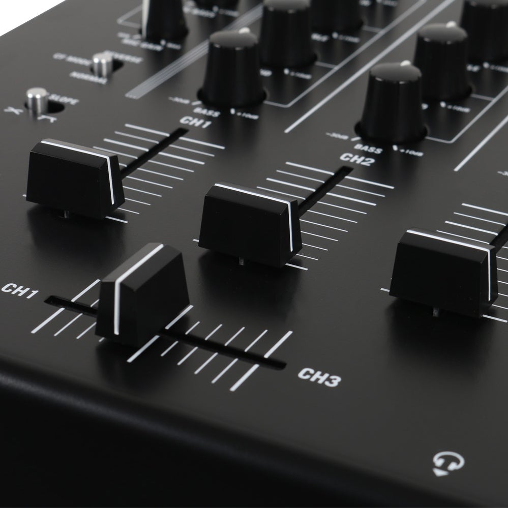 Numark M4 Total Black 3-kanaals scratch mixer