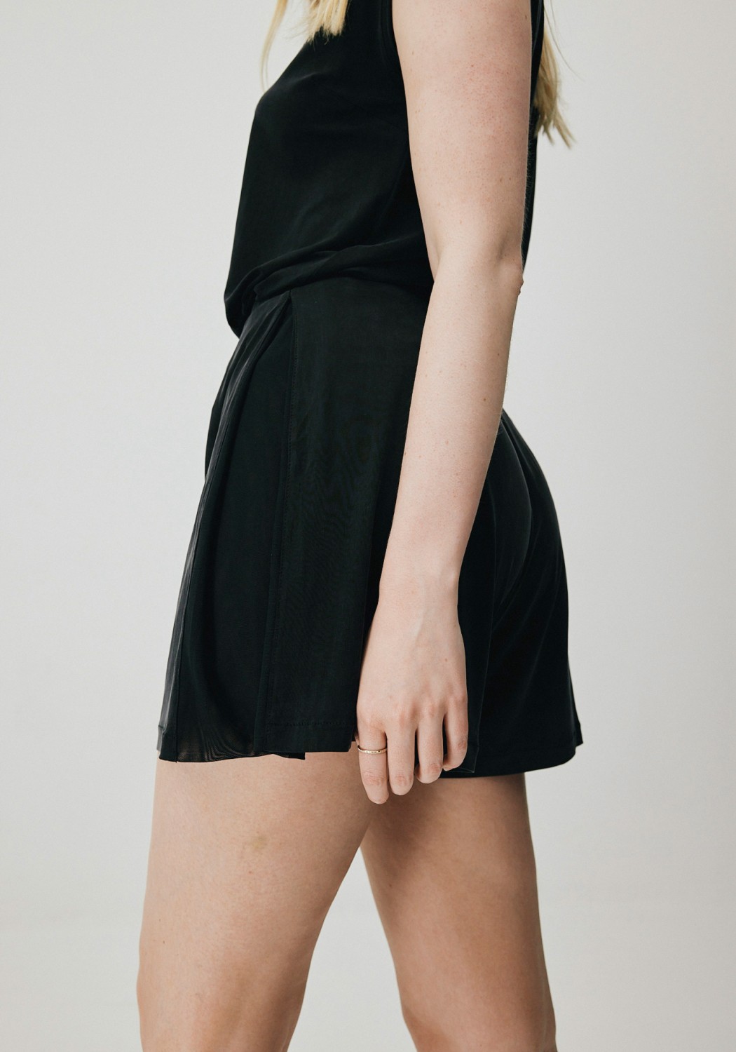 Moya Kala Bermuda Shorts Graphite