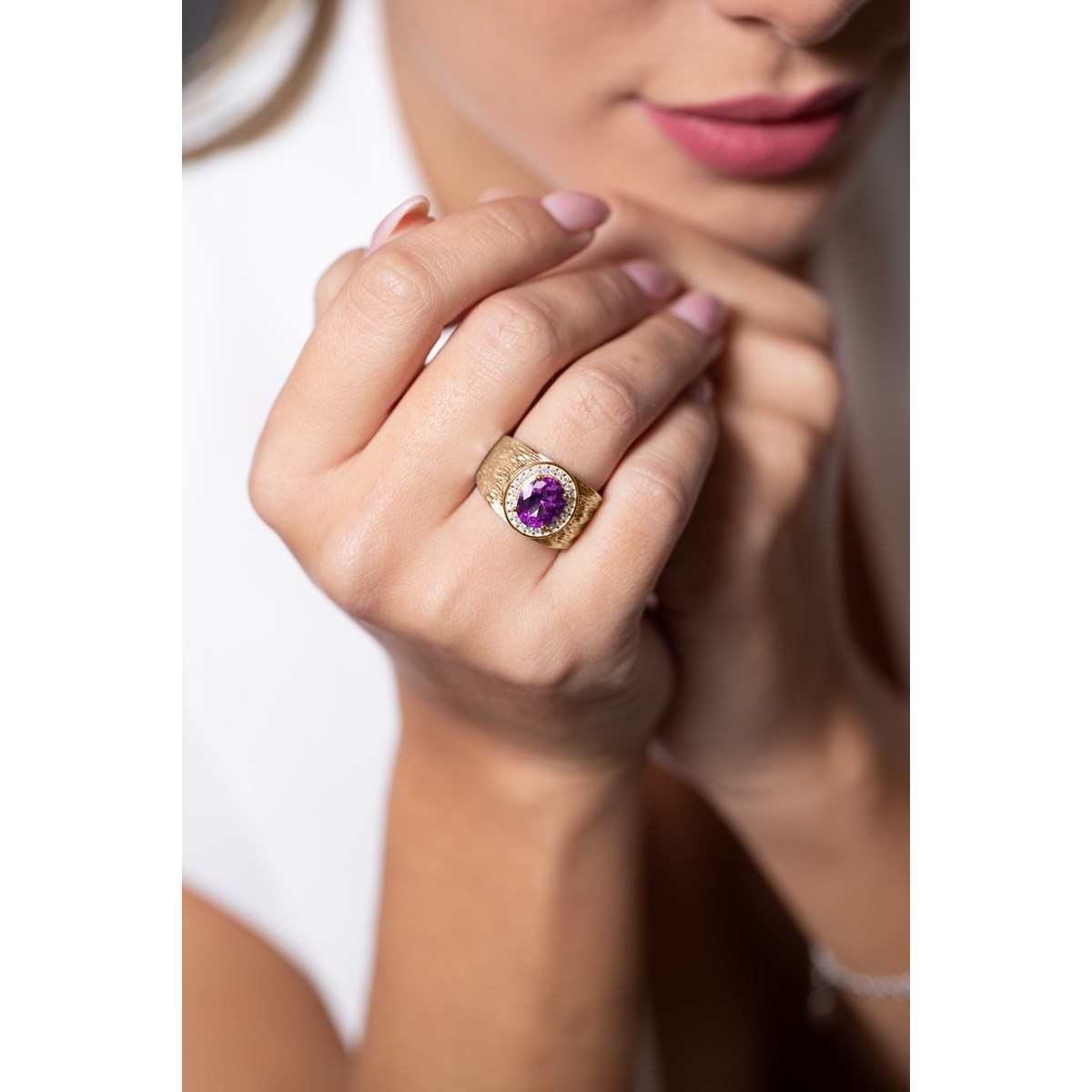 Bague VICTORIA en Plaqué Or avec pierre synthétique mauve amethyste