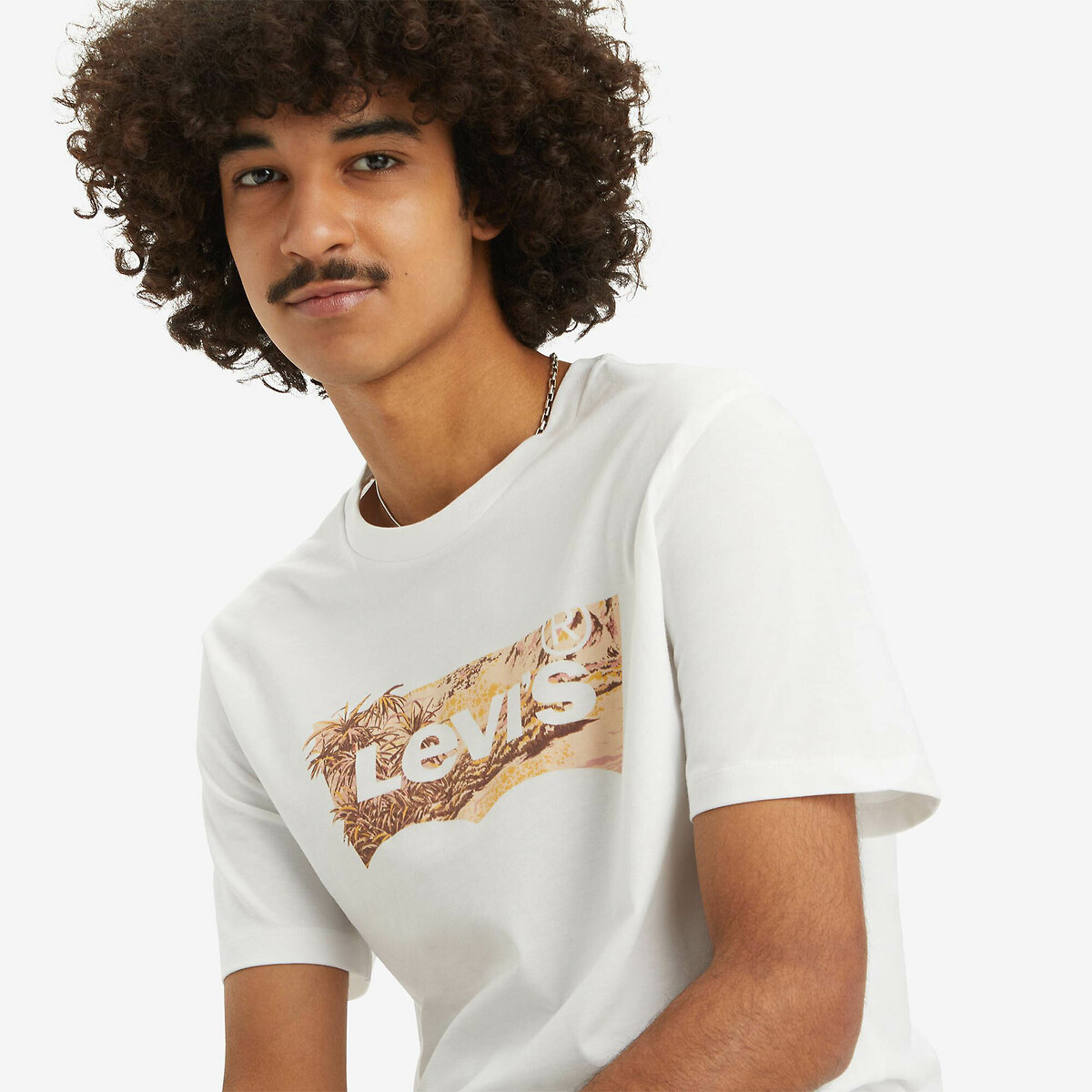 Camiseta Levi's com gola redonda estilo morcego