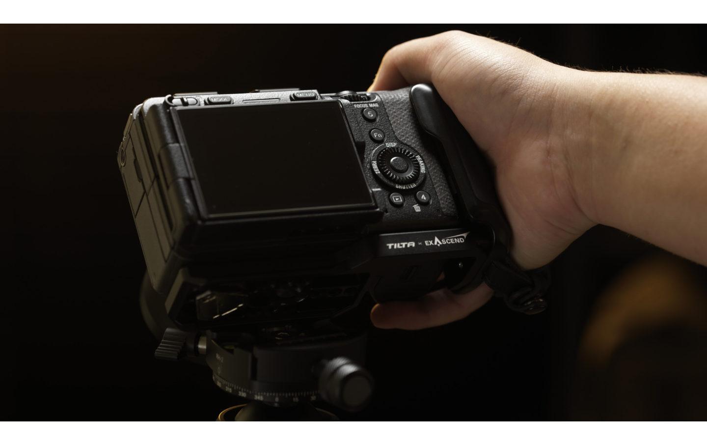 CFexpress Type A to M.2 Side Storage Handle<br>Ermöglicht die Verwendung einer leistungsstarken 512 GB SSD anstelle einer CFexpress Typ A Karte