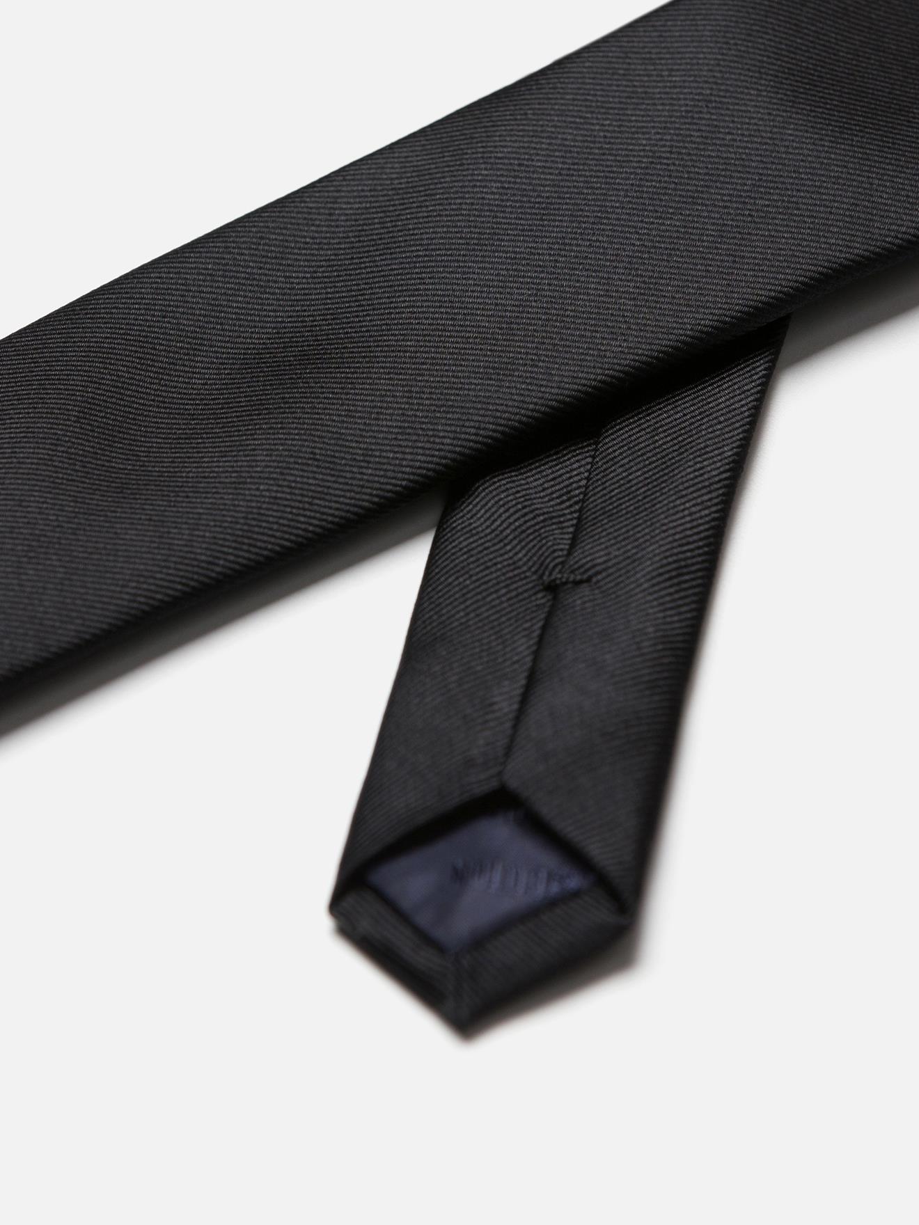 Cravate slim en soie sergée noire