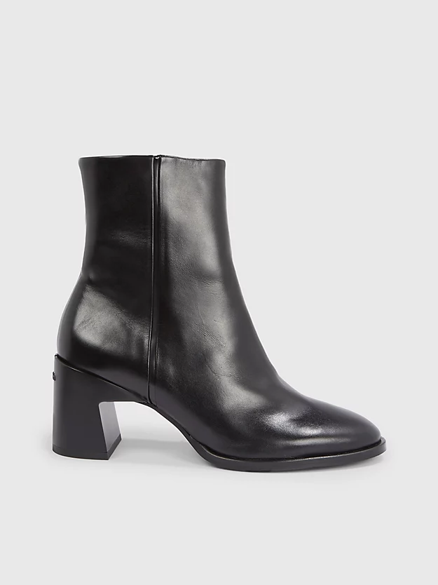 Botas de tornozelo de couro com salto