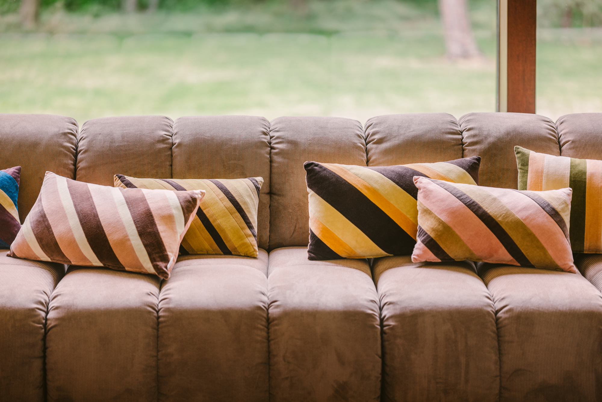 Sierkussen Striped velvet Fame 60x35 cm