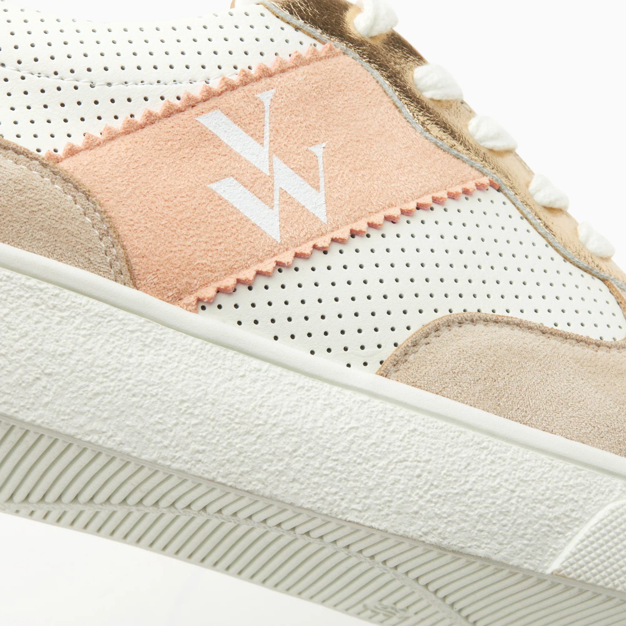 Sneakers-Baskets monogramme Flavie perforées gris et rose à lacets