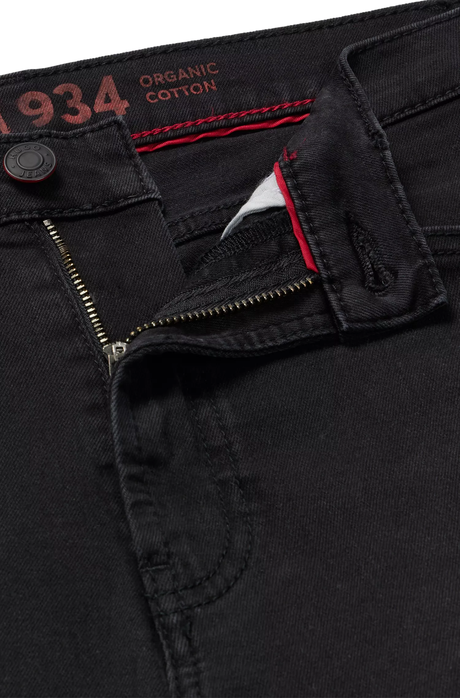 Calça jeans HUGO vermelha, corte slim, em denim preto com elasticidade confortável.